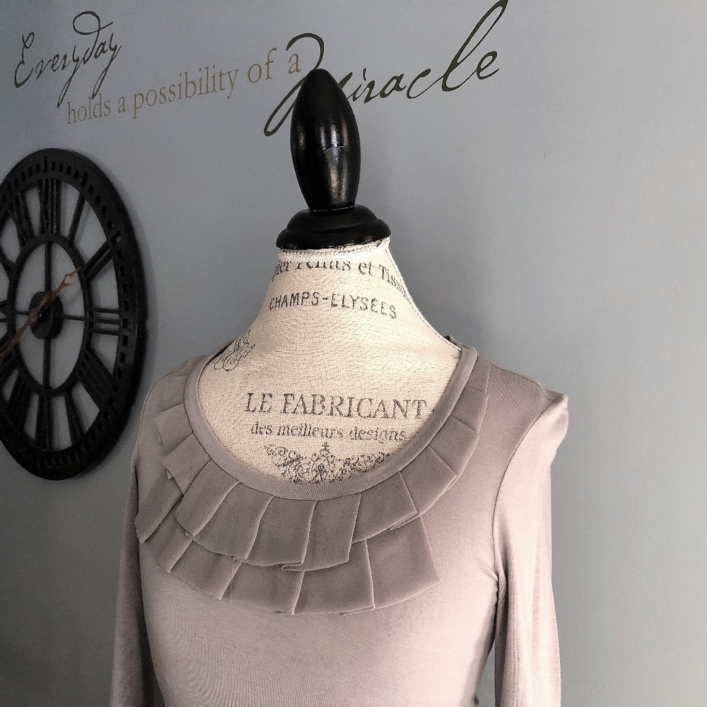 Banana Republic 3/4 Sleeve Blouse w/ Chiffon Pleat - Picture 6 of 7